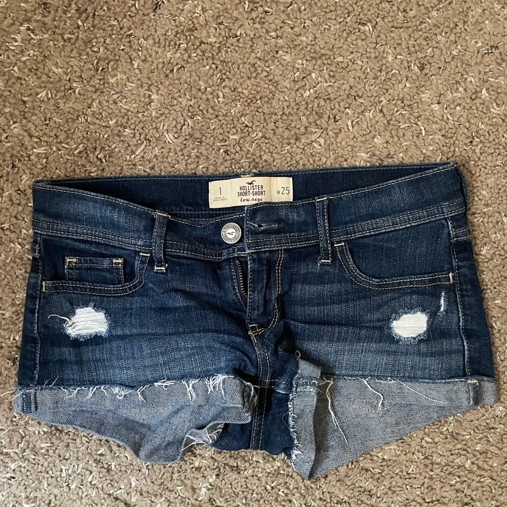 Hollis get low rise short short